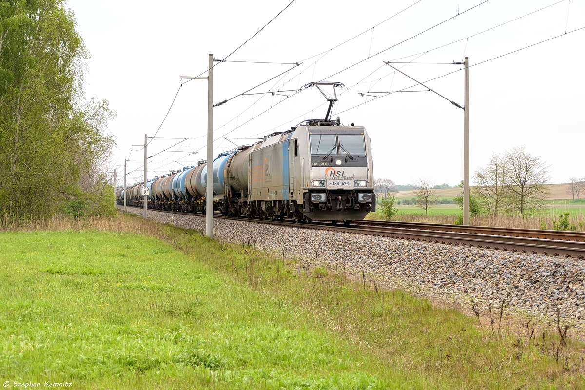 E 186 147-5 Railpool GmbH f�r HSL Logistik GmbH mit einem Kesselzug  Dieselkraftstoff oder Gas�l oder Heiz�l (leicht)  in Nennhausen und fuhr weiter in Richtung Wustermark. 06.05.2017