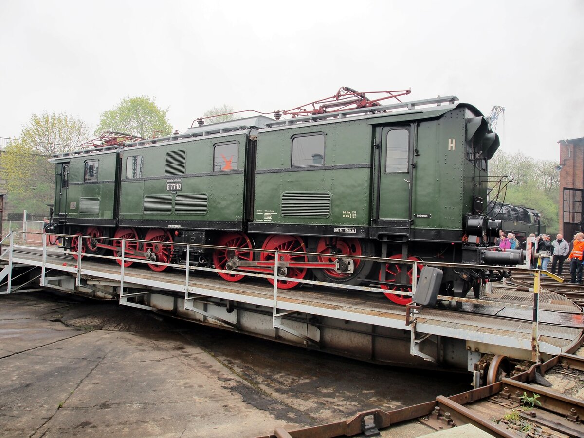 E 77 10 beim 8. Dampfloktreffen auf der Drehscheibe in Dresden Altstadt am 15.04.2016.