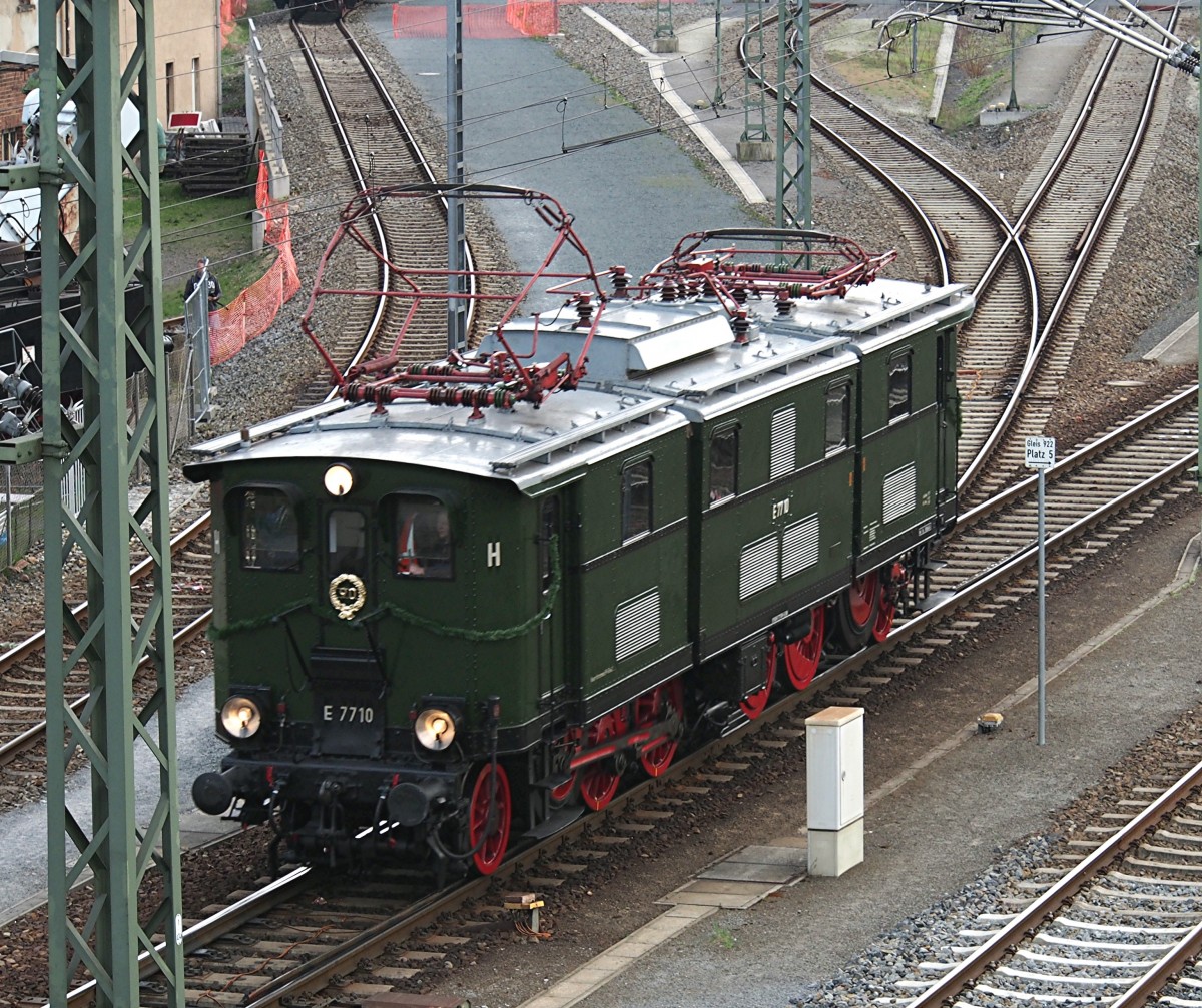 E 77 10 beim Bw Dresden Altstadt am 16.04.2015.
