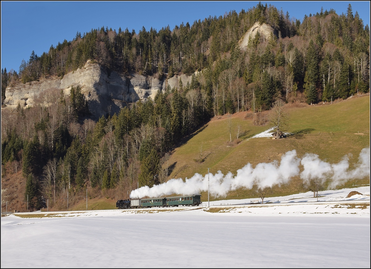 Eb 3/5 5810 gegenüber Kröschenbrunnen. Februar 2019.