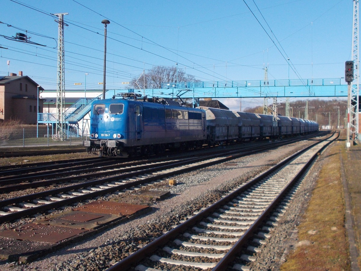 EGP 151 118-7 dr�ckte,am 06.April 2015,den Kreidezug in Bergen/R�gen auf ein Abstellgleis.