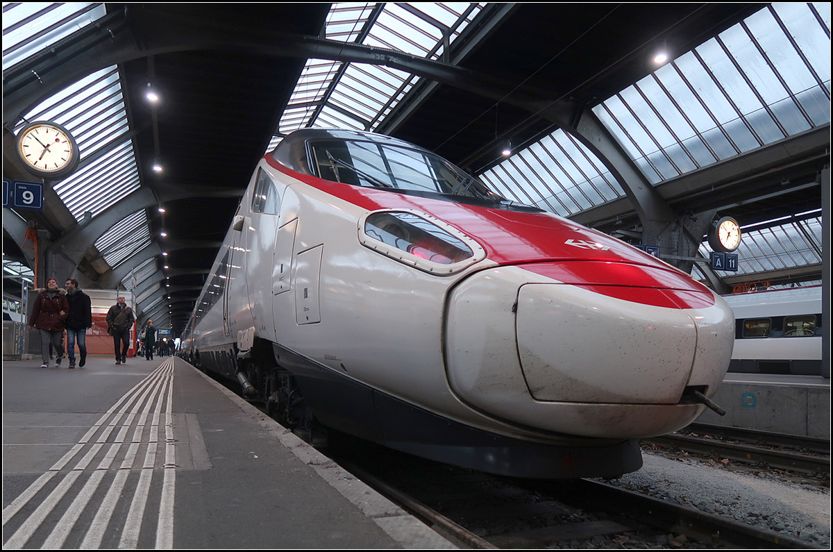 Eigenwillig -

... die lange Schnauze diese Zuges.

13.03.2019