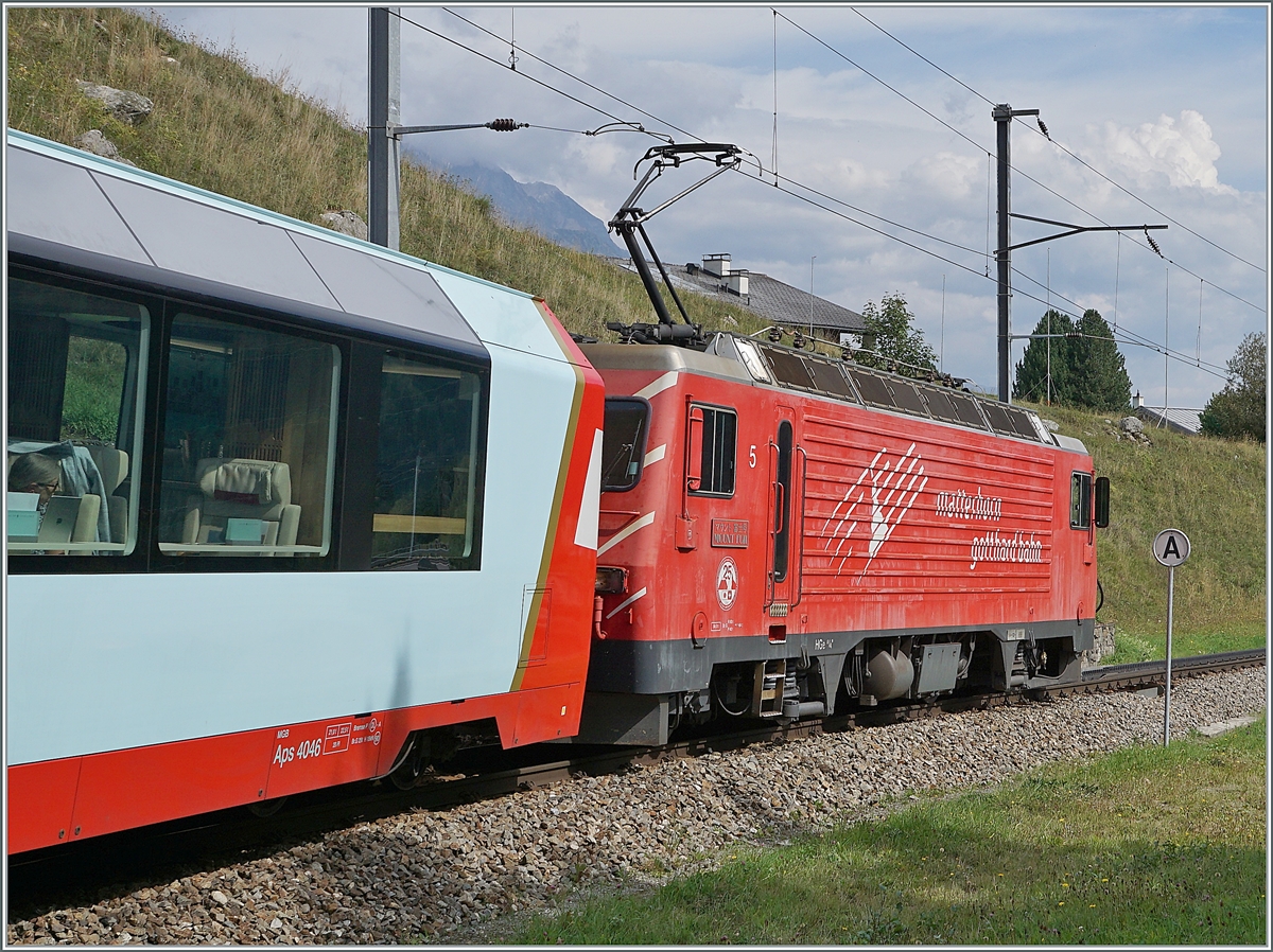 Ein Blick in den komfortablen Glacier Express Aps 4046 Premium Class Wagen auf seiner Fahrt von Zermatt nach St. Moritz kurz vor Disentis.

16. Sept. 2020