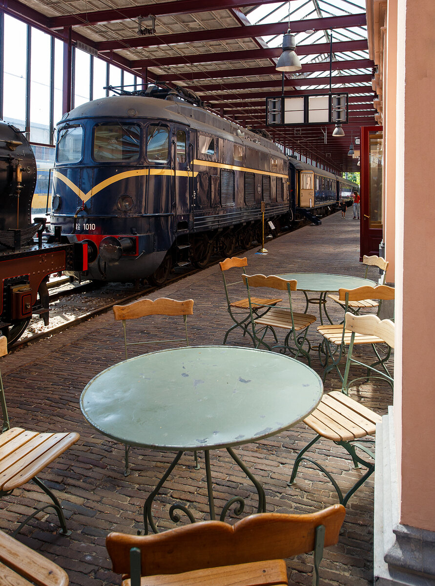 Ein Eisenbahnmuseum das zum Verweilen einlädt, leider fehlte uns dieses Mal die Zeit dafür.
Die Elektrolokomotive NS № 1010 NS-Baureihe 1000 am 29 April 2025 im Het Spoorwegmuseum (bis 2005 NSM - Nederlands Spoorwegmuseum / Niederländischen Eisenbahnmuseum) in Utrecht im ehemaligen Bahnhof Maliebaanstation. 