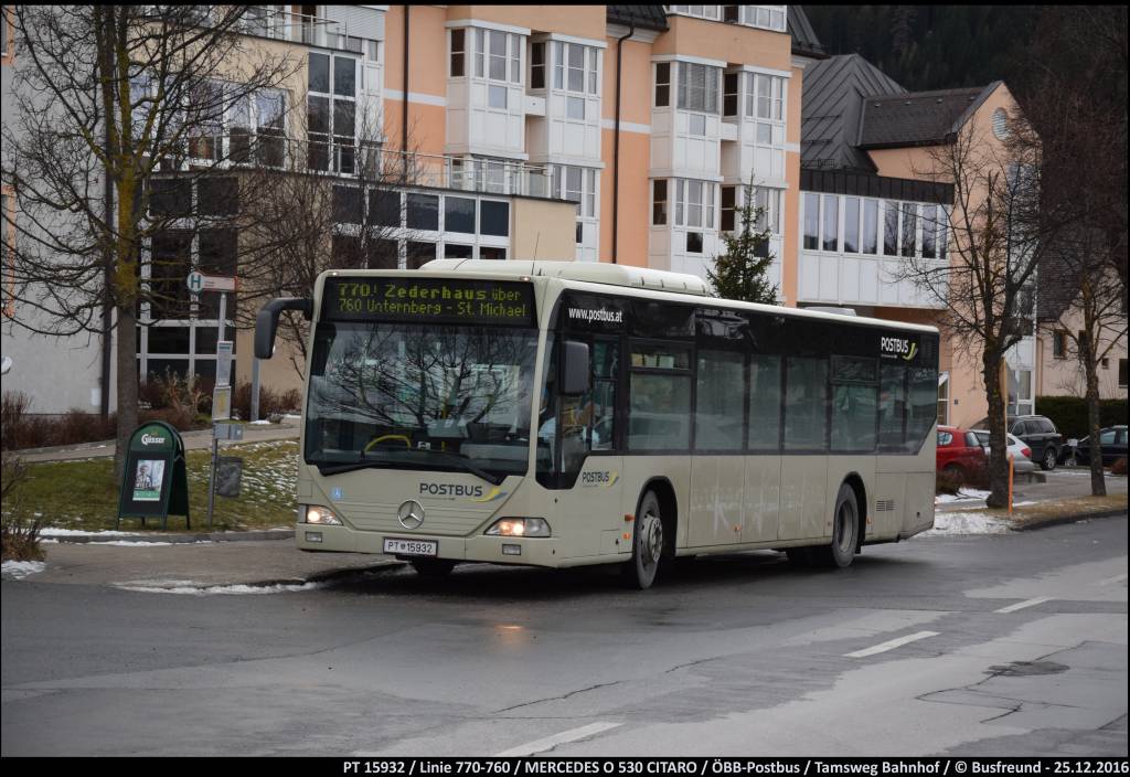 Ein neulackierter MERCEDES O 530 CITARO wartet auf die Abfahrt am Bahnhof Tamsweg.