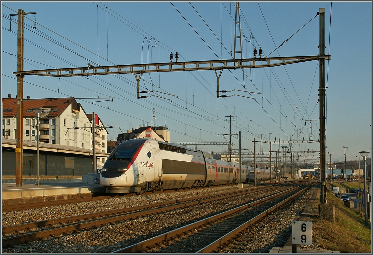 Ein TGV Lyria von Lausanne nach Paris f�hrt in Bussigny durch.
31. Jan. 2014