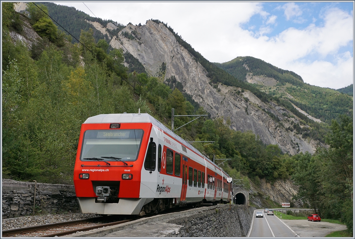 Ein TMR  NINA  erreicht als Regionalzug 26169 von Orsière nach Sembrancher in Kürze sein Ziel.
13. Sept. 2017