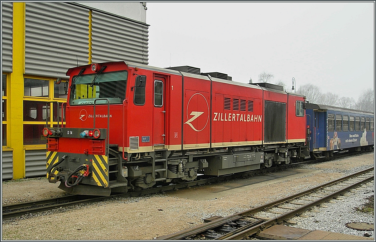 Eine etwas gewöhnungsbedürftige Zillertalbahn Dieselok in Jenbach.
11. Jan. 2007 