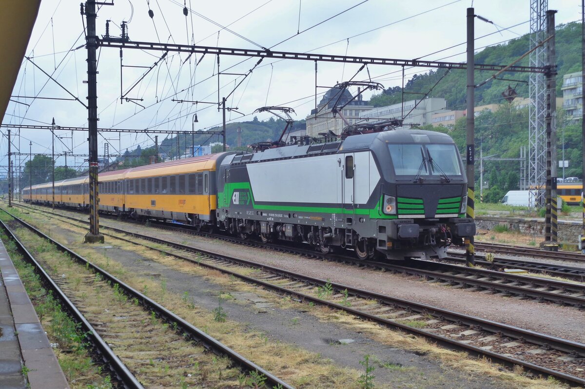 ELL 193 276 steht mit ein RegioJet am 16 Mai 2018 in Praha Smichov.