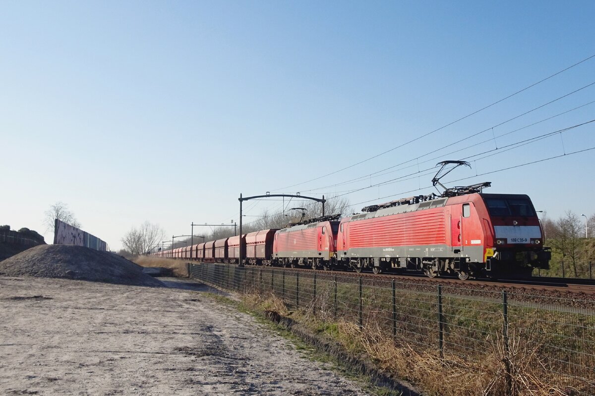 Erzbomber mit 189 035 durchfahrt am 8 März 2022 Tilburg-Reeshof.