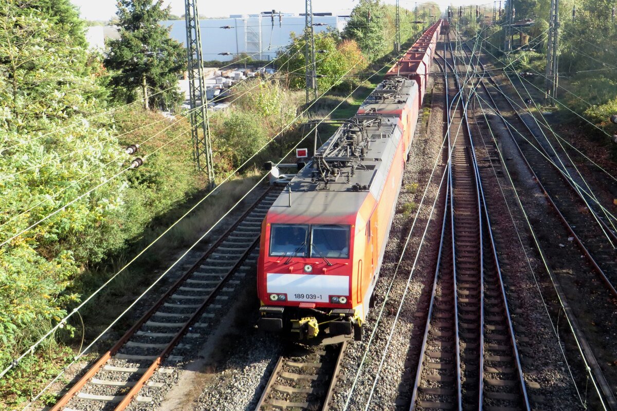 Erzbomber mit 189 039 treft am 1 November 2022 in Emmerich ein.