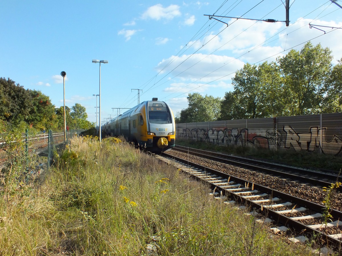 ET445.108 durchfhrt am 2.10.13 Berlin-Karlshorst in Richtung Westen.
RE2 -> Wismar