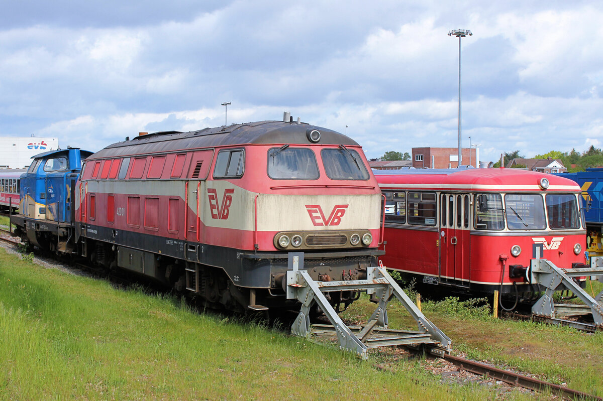 evb 219 001-5 war eine zeitlang in Zeven - Süd im Lokschuppen untergestellt und befindet sich nun wieder in Bremervörde (EVB Betriebshof). Datum:23.05.2021
