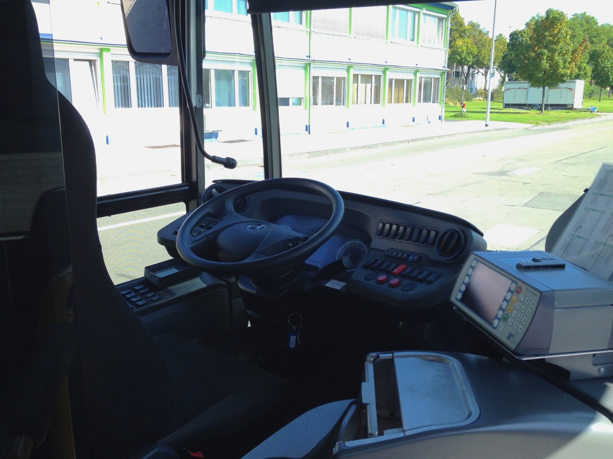 Fahrerarbeitsplatz eines Mercedes-Benz Citaro C2 �. Aufgenommen am 17.09.2014.