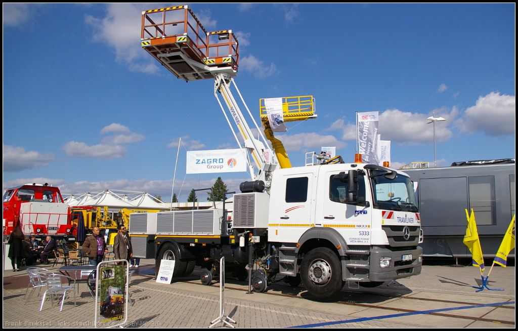 Fahrzeug 5333 der Dopravn podnik města Brna, a. s. (Verkehrsbetrieb der Stadt Brno AG) ist ein Zweiwegefahrzeug auf Basis eines MB Actros 1833, ausgestellt auf der InnoTrans 2014 in Berlin