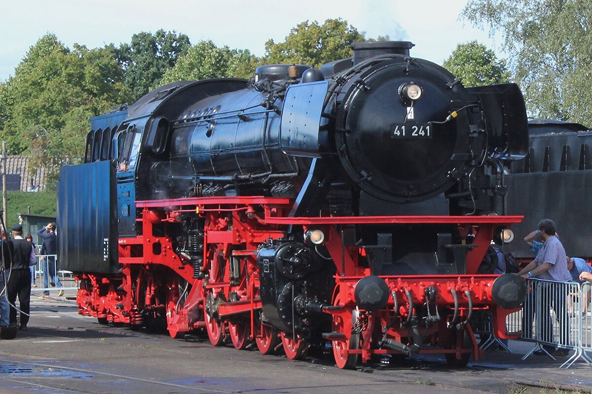 Fertig! Acht jahre nach die VSM 41 241 aus Deutschland gekauft hatte ist dieser Lok volständig einsatzfähig. Hier steht sie am 3 September 2023 ins VSM-Bw Beekbergen.