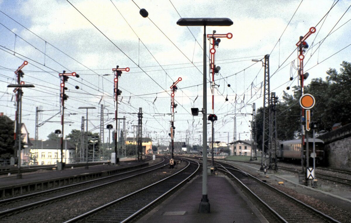 Formsignale in Neustadt/Weinstraße im Juni 1994.