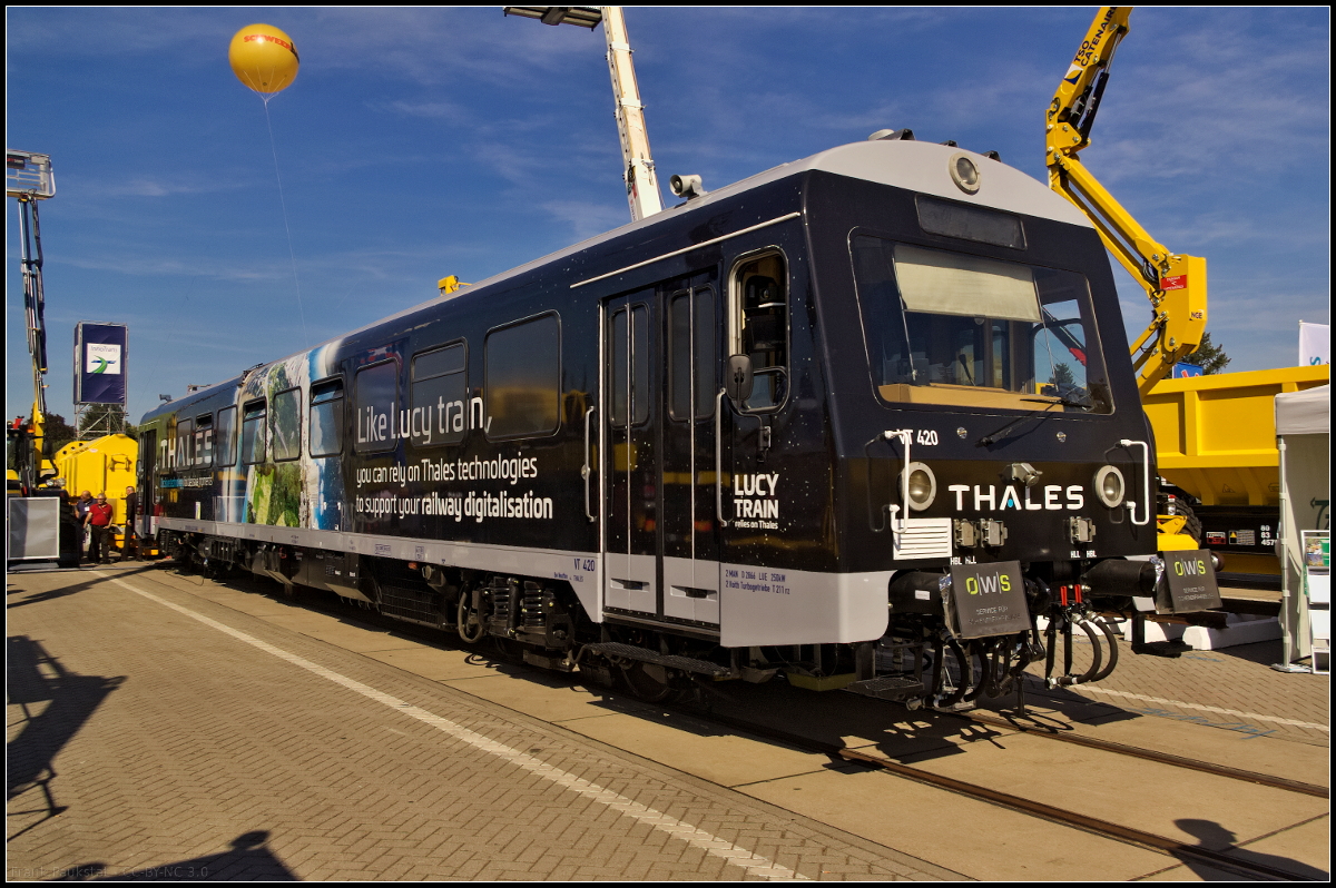 F�r Ausstellungen der Thales-Gruppe wurde der VT 420 / 626 420-3 der WEG hergerichtet. Infrastrukturbetreiber k�nnen sich im Fahrzeug �ber digitale L�sungen informieren. Weiterhin ist der Triebwagen mit ETCS Level 3 zu Vorf�hrzwecken ausger�stet. Weitere Zugsicherungssysteme k�nnen im Triebwagen 'Lucy' auch bei Fahrt beobachtet und eingesetzt werden. Zus�tzlich wird nach und nach Messtechnik eingebaut, um f�r Test-, Abnahme- und Demonstrationsfahren bereit zu sein. Der 'Lucy Train' stand w�hrend der InnoTrans 2018 in Berlin auf dem Freigel�nde.