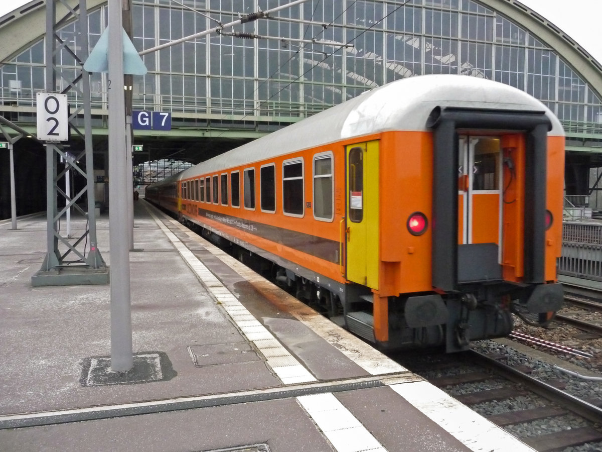 Für den Locomore-Fernzug wurden einige Bm235-Abteilwagen modernisiert und mit einer neuen Inneneinrichtung versehen. Neben Abteilen gibt es auch einen Großraumbereich mit sehr edel aussehenden Ledersitzen.