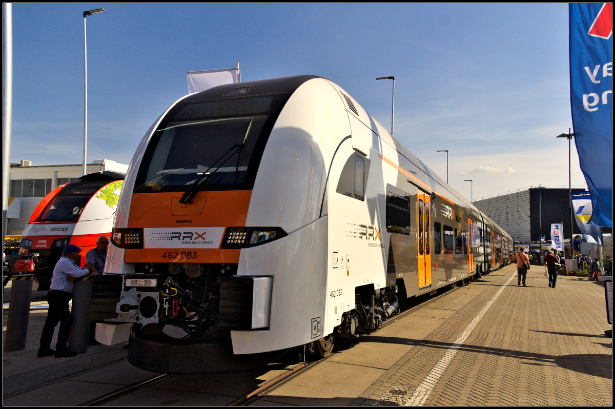 Für den Rhein-Rhur-Express (RRX) wurde von Siemens der Desiro HC auf der InnoTrans 2018 vorgestellt. Dier vierteilige Elektrotriebzug stand während der InnoTrans 2018 auf dem Freigelände (94 80 0462 083-7 D-SDEHC).