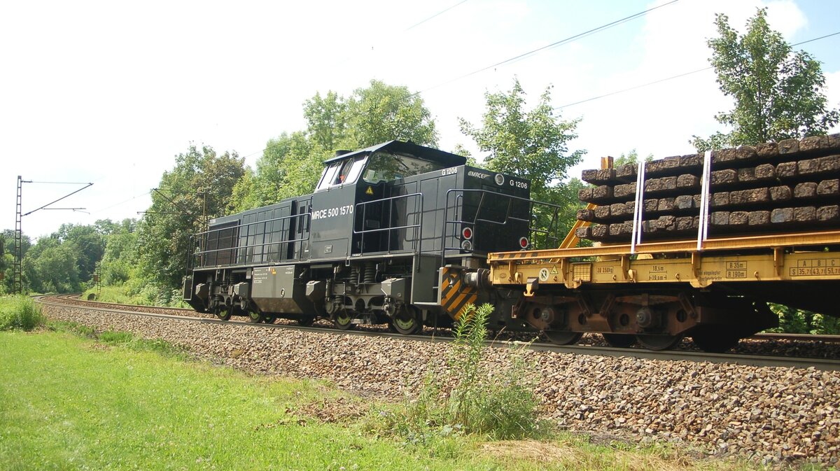 G 1206 MRCE 500 1510 mit Schwellenzug in Ulm am 20.06.2009.