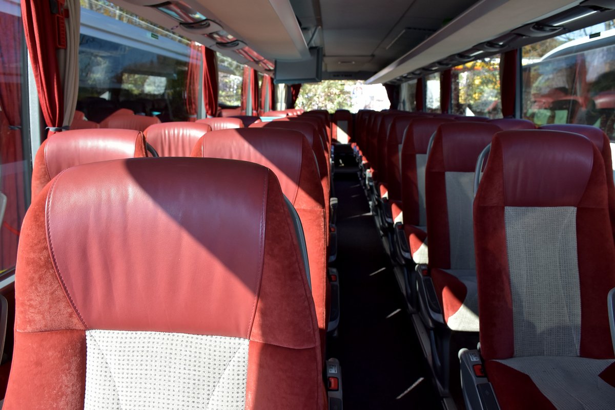 Gediegene Sitze im Setra 415 GT- HD von Busreisen HOFST�TTER aus �sterreich in Krems.