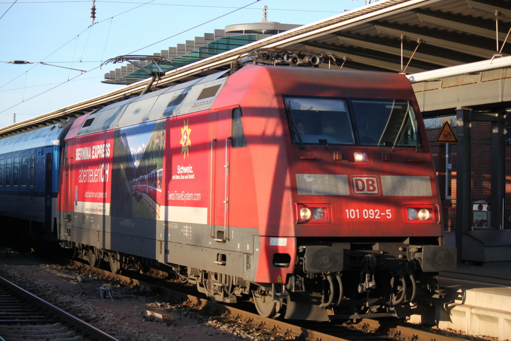 Gegen 14:28 Uhr kam dann die 3.Werbelok mit EC 179 von Warnem�nde nach Prag im Rostocker Hbf vorbei.28.12.2014