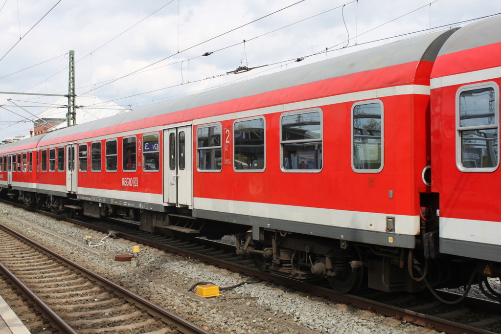 Halberst�dter Mitteleinstiegswagen der Bauart Byz 439.4 stand am 29.04.2016 im Rostocker Hbf.