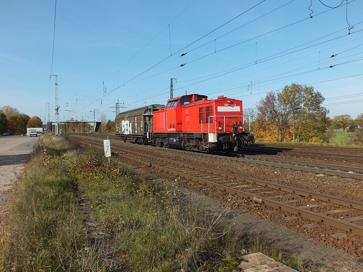 Hart an der Lastgrenze war 298 329 mit diesem W�gelchen unterwegs. Saarmund, 22.10.13
