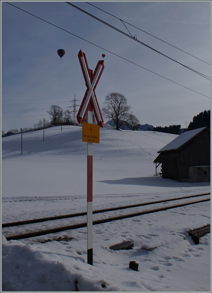 Heissluftballon Festival 2016 in Château d'Oex: Trotz recht guten Voraussetzungen gab es dieses Jahr nur andeutungsweise Bilder, welche die Bahn mit dem Ballonfestival in Verbindung bringen und doch, so schient es mit eine eigene Ambiente bieten. 
Bei Rossinère, 26. Jan. 2016