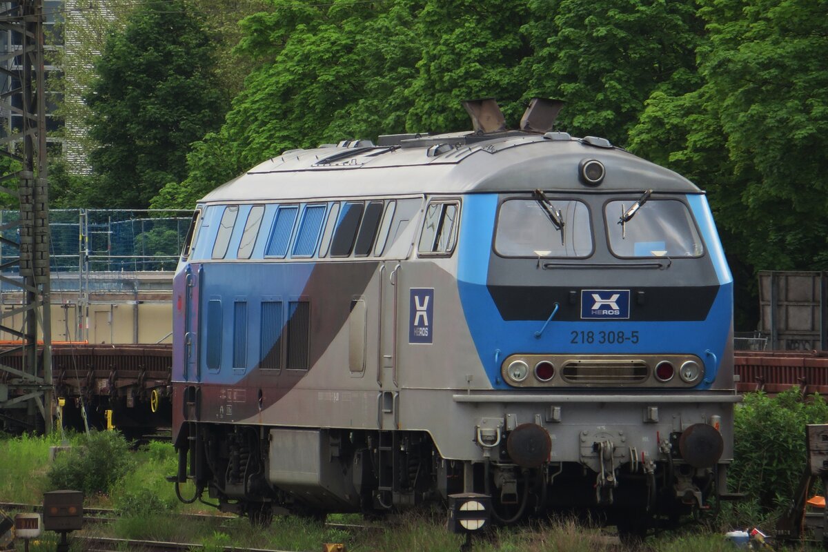 HEROS 218 308 steht am 18.Mai 2023 abgestellt in Mnchen Ost.