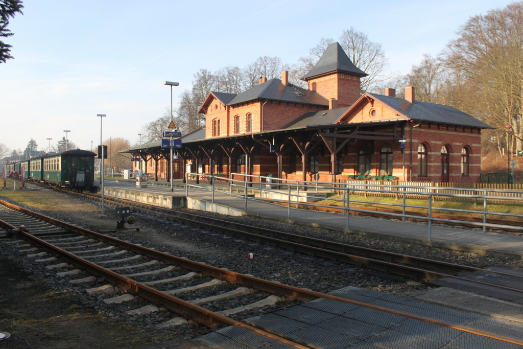 Herrliche Ruhe herrschte am Morgen des 27.03.2016 im Bahnhof Putbus.