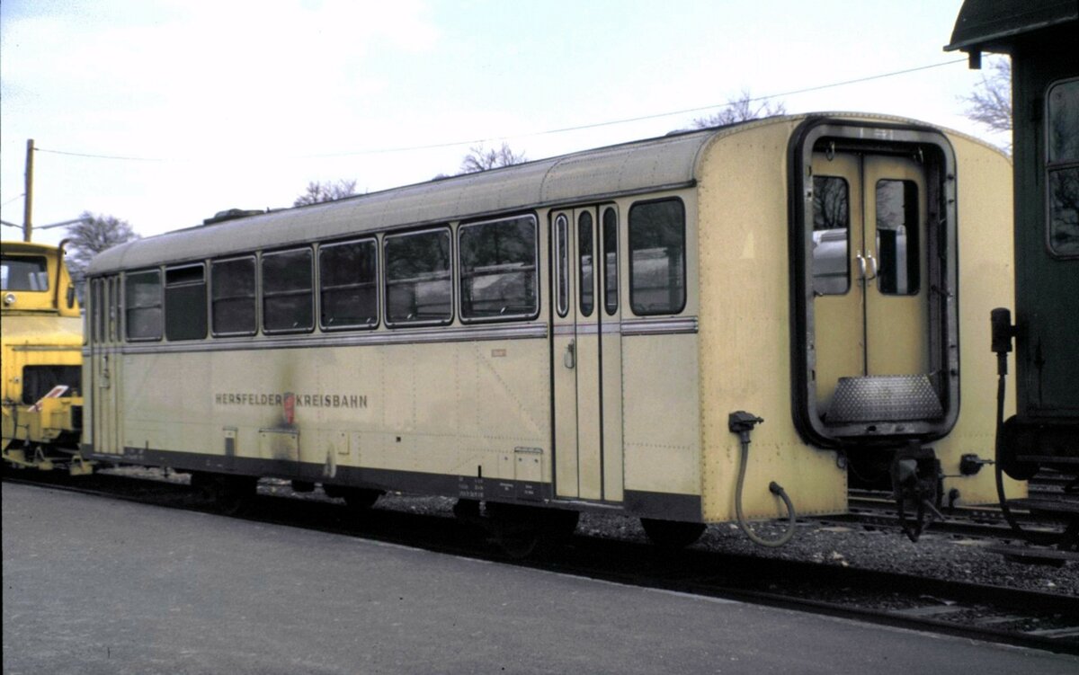 Hersfelder Eisenbahn Gesellschaft (HEG) Steuerwagen VS 55 aus dem Renfe Gliederzug in Bad Hersfeld am 18.04.1984.