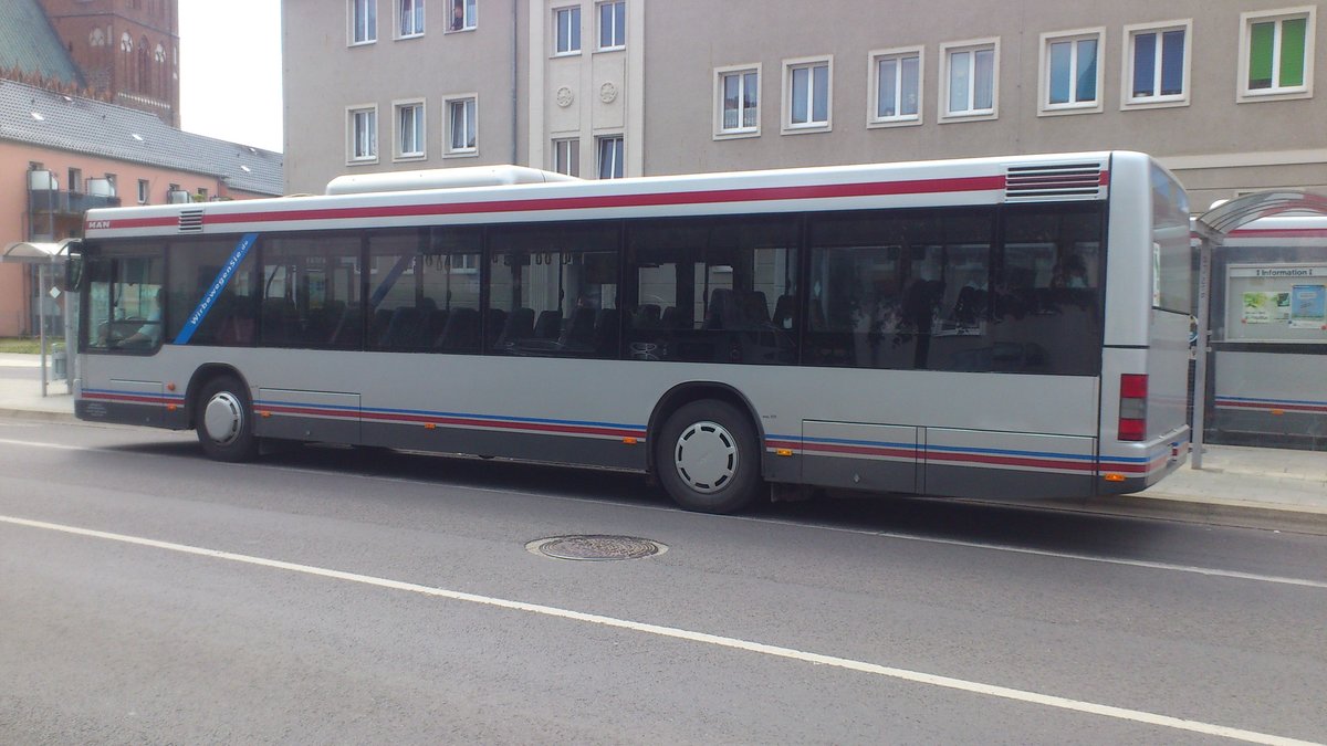 ....hier bei der Abfahrt Richtung Marktkauf viele von diesen sind nicht mehr in betrieb weil sie durch Mercedes Fahrzeuge ersetzt werden 