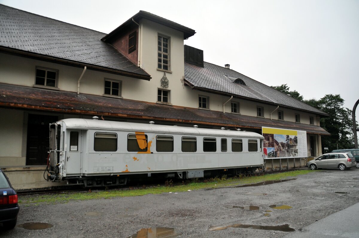 Historischer Personenwagen in Berg�n auf dem Bahnhof Platz f�r das Museum vorgesehen, am 29.08.2009.
