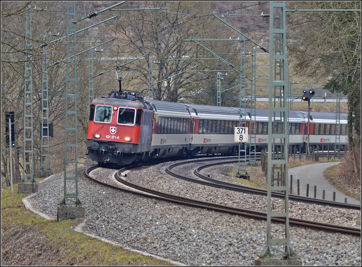 IC Stuttgart – Z�rich in der Thayinger Kurve. M�rz 2013.