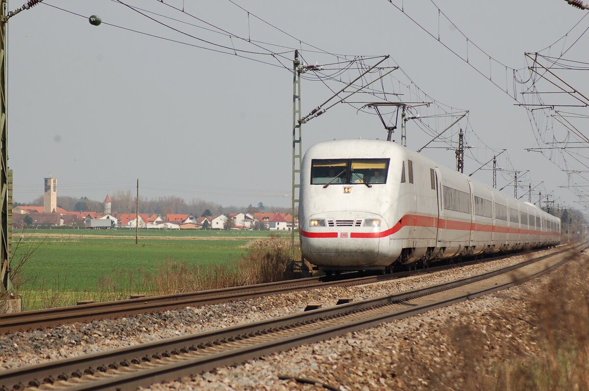ICE 1 bei Neu-Ulm Pfuhl am 09.04.2009.