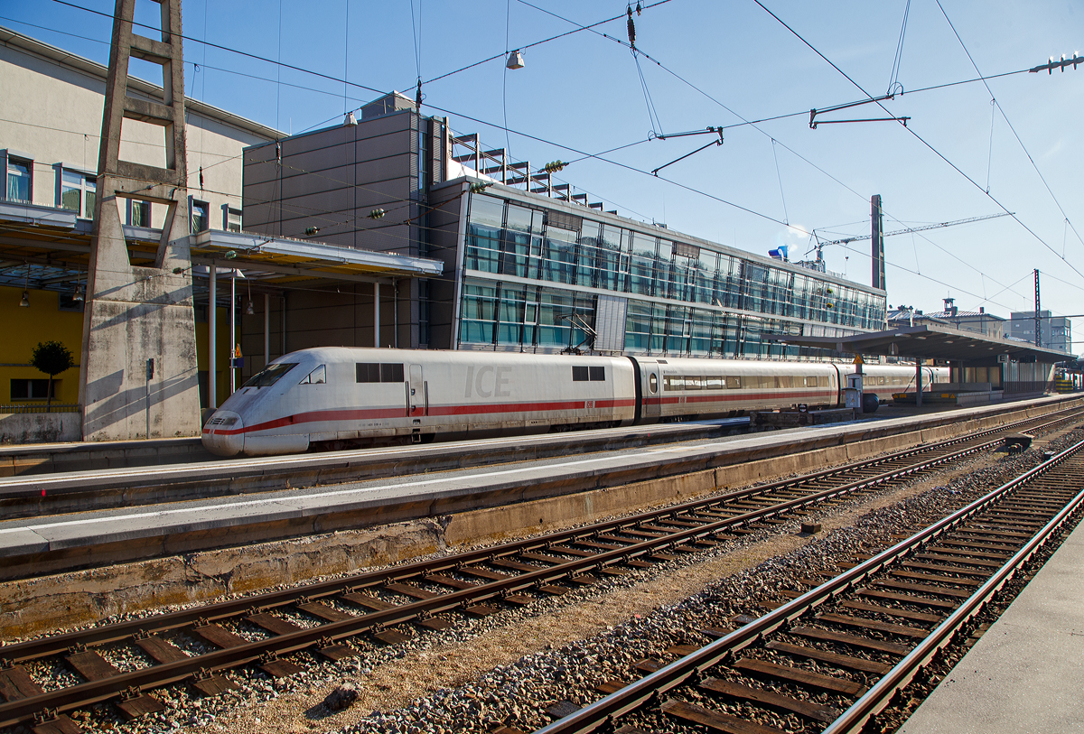 
ICE 1 - Tz 0119  Osnabrck  401 019-4/401 019-5 am 08.02.2020 beim Halt im Hbf Augsburg.