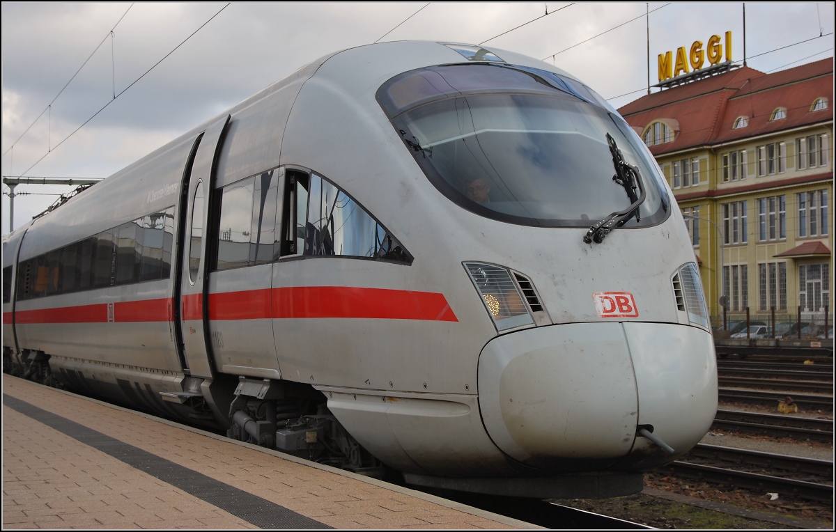 ICE Zürich &ndash; Stuttgart fährt nach kurzer Wendezeit auf die Schwarzwaldbahn bis Hattingen, Triebzug 1183 Oberursel. Februar 2010.