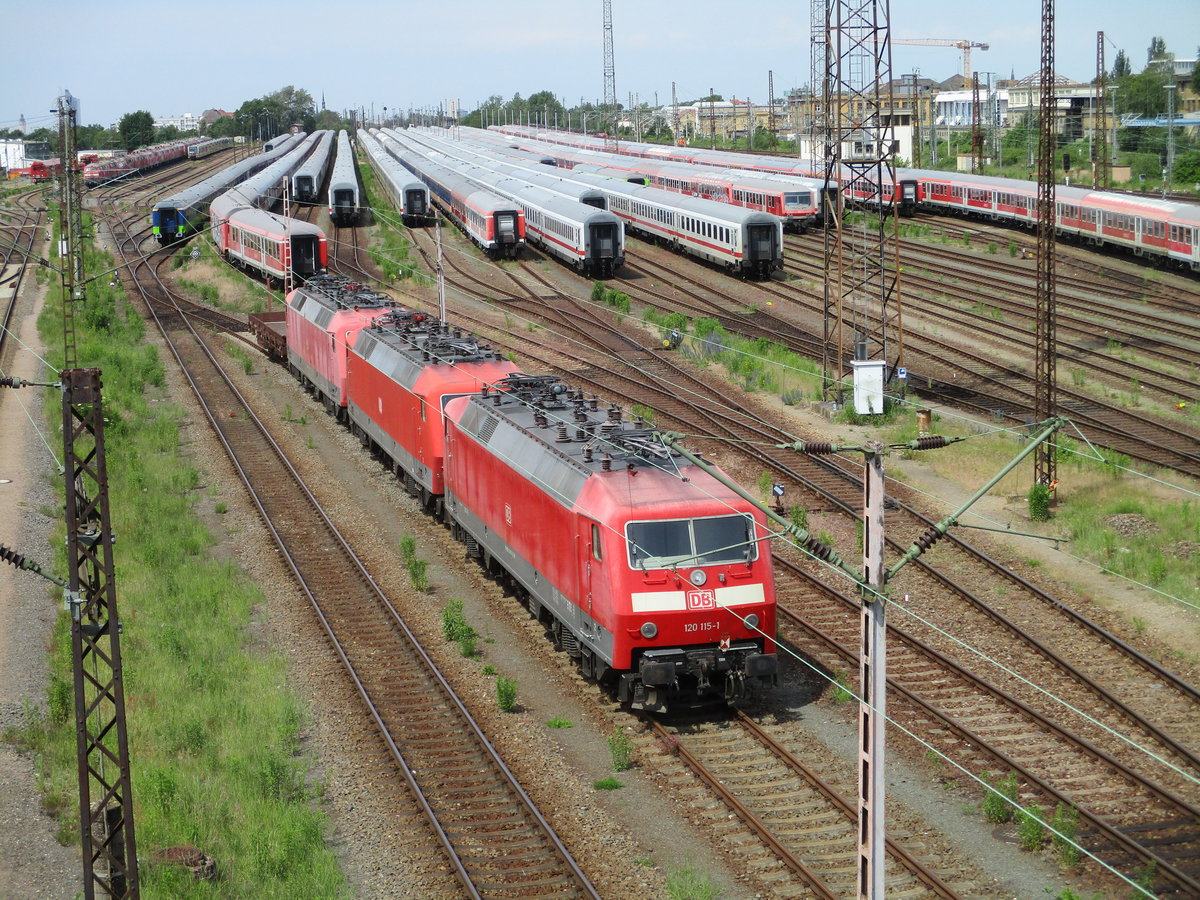 Im Bw Leipzig Engelsdorf,am 03.Juni 2020,abgestellt:120 115,120 126 und 120 141.