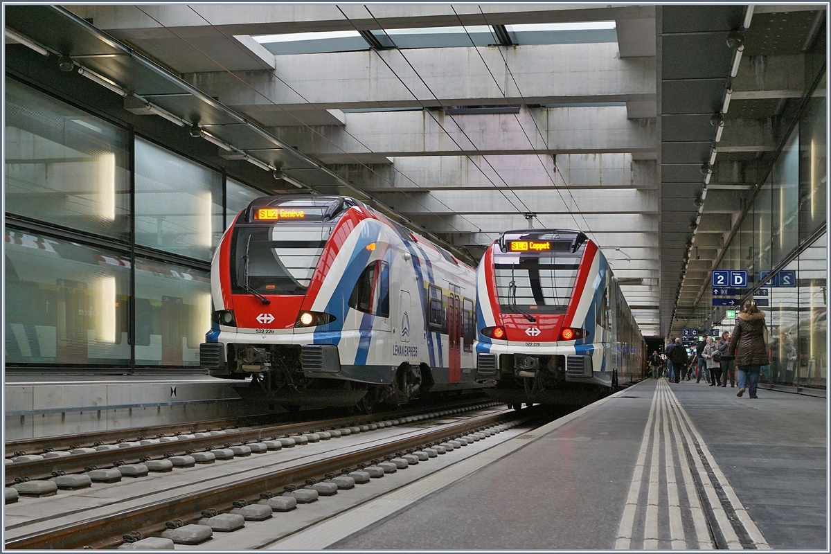 In Chêne Bourg begegnen sich SNCF Streik bedingt die beiden SBB CFF LEX RABe 522 228 (als SL2) und RABe 522 220 (als SL4).

15. Dez. 2019 