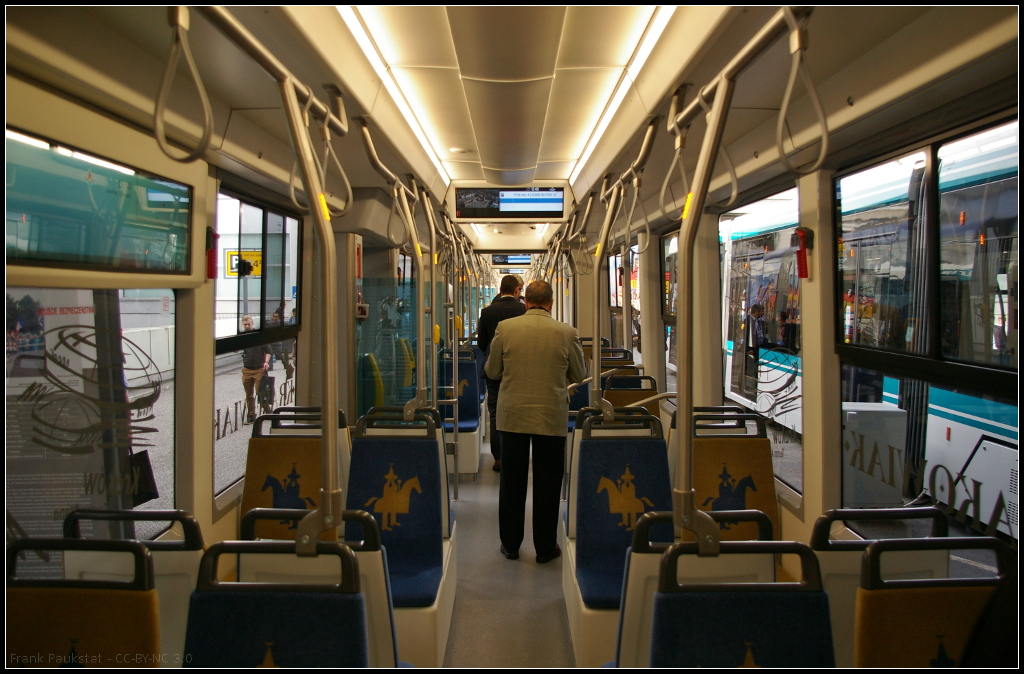 InnoTrans 2016 in Berlin: Inneneinrichtung der Pesa 2014N (Pesa Twist) fr MPK Krakowie in Polen. Die Sitzbezge tragen das Logo der Stadt.