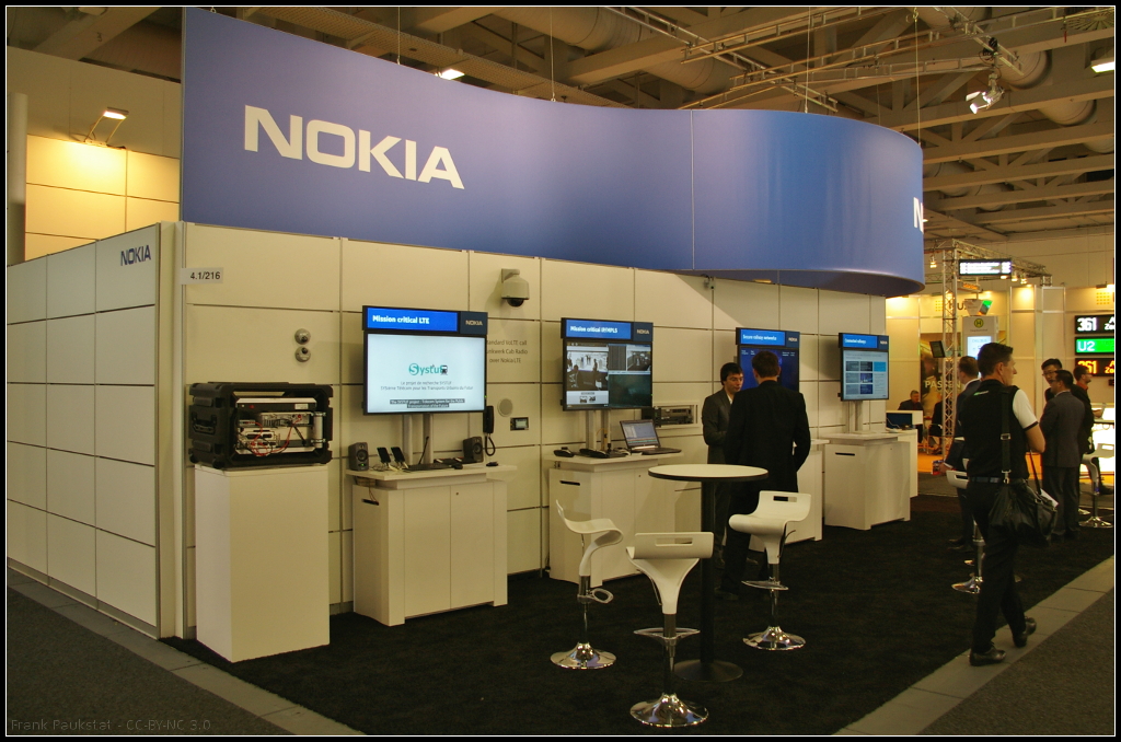 InnoTrans 2016 in Berlin: Mit einem großen Portfolio an Produkten für die Bahnkommunikation stellte sich Nokia aus Finnland auf der Messe vor. GSM-R, LTE for Railways, Breitbandvernetzung, Backhaul bis zu schlüsselfertigen Netzen bietet das Unternehmen belastbare drahtlose und kabelgebundene Netze im Nah-, Fern- und Güterverkehr an.