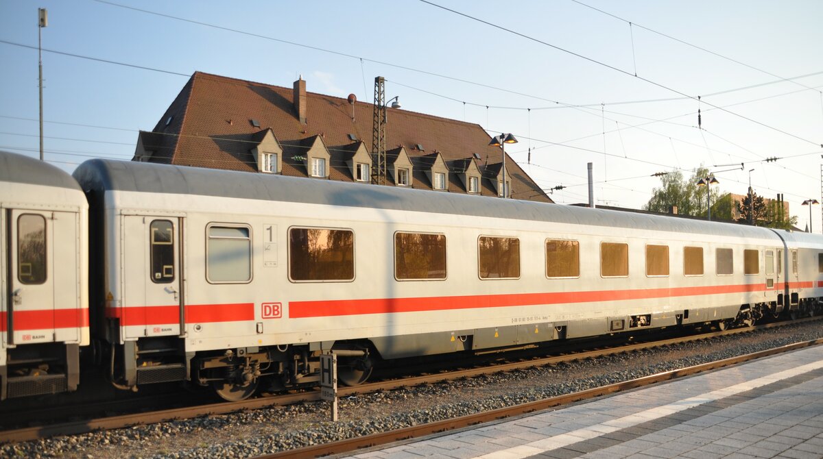 Intercity-Abteilwagen 1. Klasse D-DB 61 80 19-91 511-4 Avmz in Günzburg am 13.04.2014.
