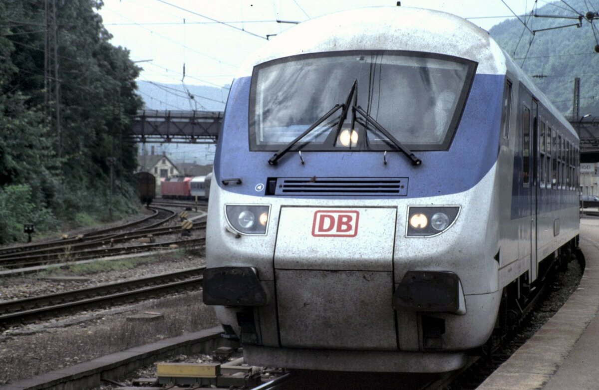 Interregio Steuerwagen; eine 120 schiebt den Zug durch Geislingen/Steige am 15.08.1996.