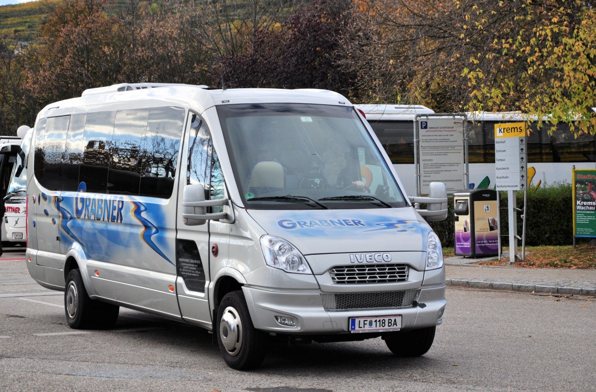 Iveco Kleinbus von Grabner Reisen / �sterreich im Herbst 2013 in Krems.
