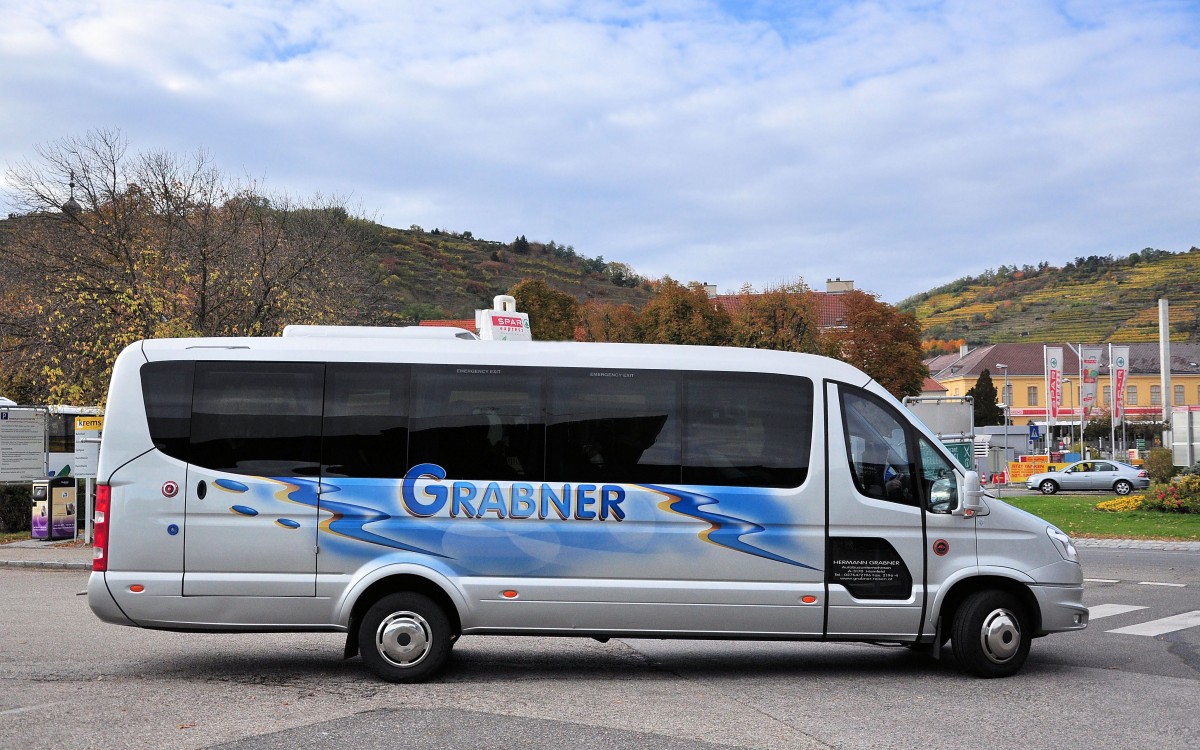 Iveco Kleinbus von Grabner Reisen / �sterreich im Herbst 2013 in Krems.