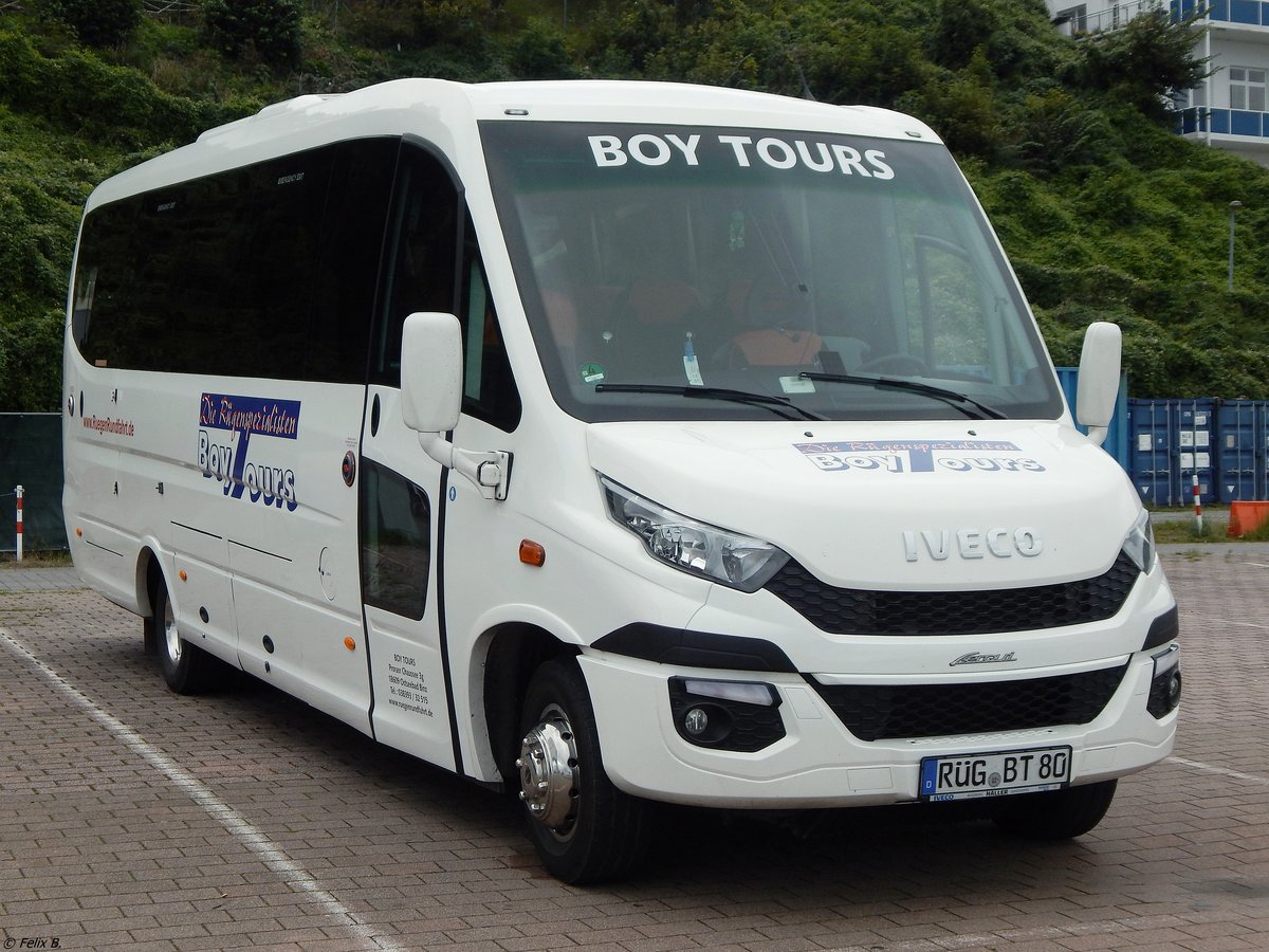 Iveco Sunrise von BoyTours aus Deutschland im Stadthafen Sassnitz.