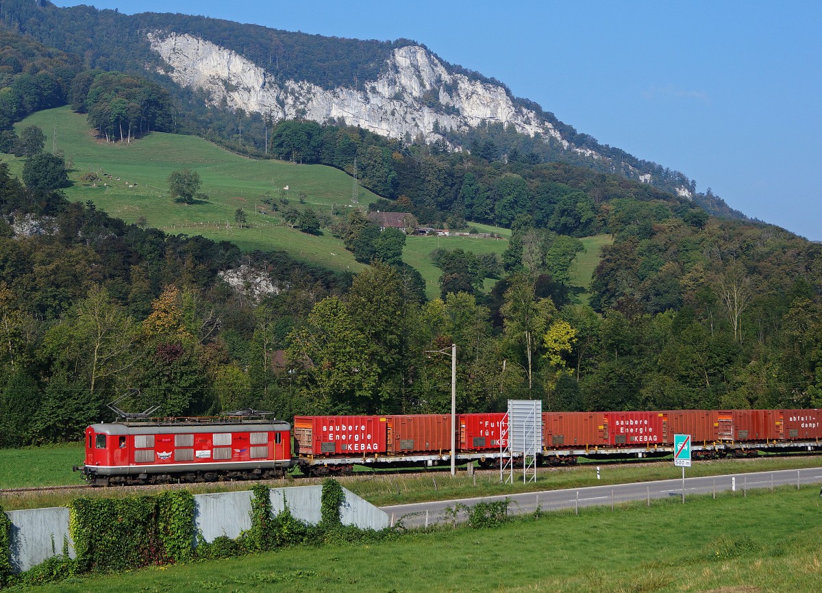 JAHRESRUECKBLICK 2014
von Walter Ruetsch
SEPTEMBER
OeBB: Kehrichtzug mit der Re 4/4 | 10009 auf der Fahrt nach Oensingen am 22. September 2014.