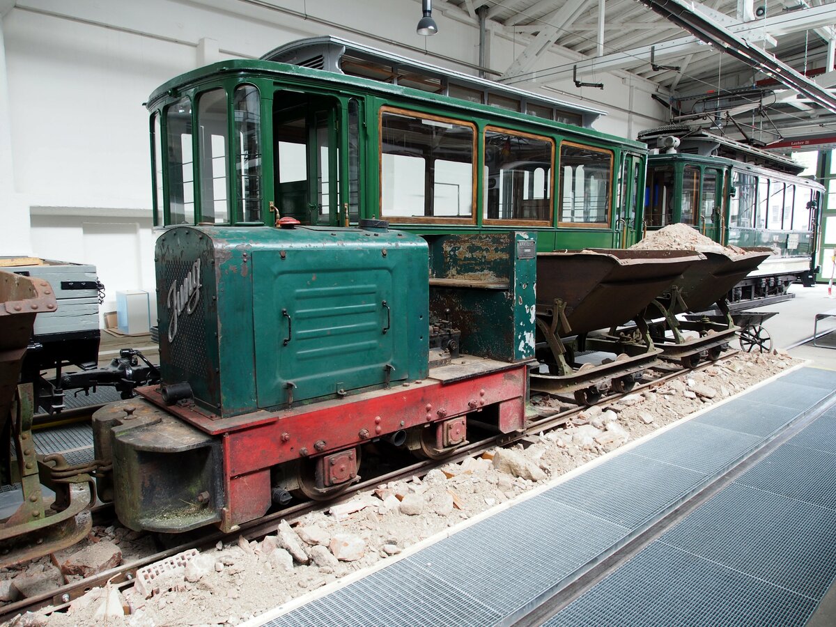 Jung Tr�mmerbahn der Stra�enbahn Stuttgart im Stra�enbahn-Museum Stuttgart am 09.10.2014.